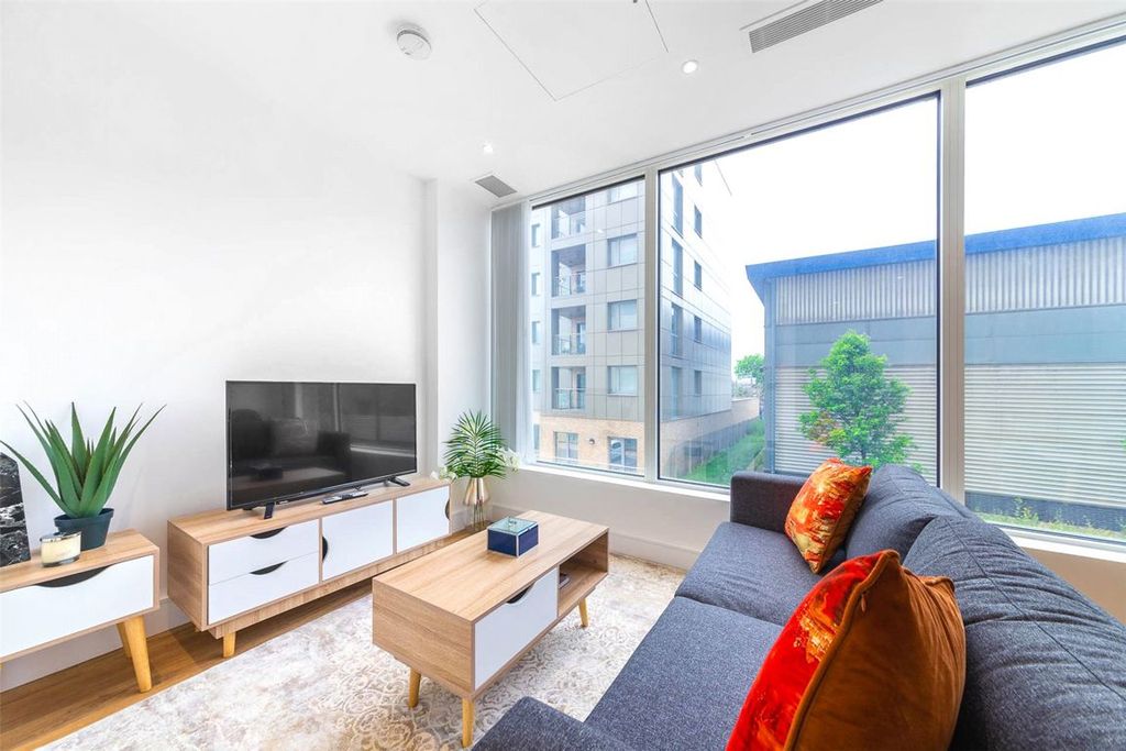Property photo 1 of 18