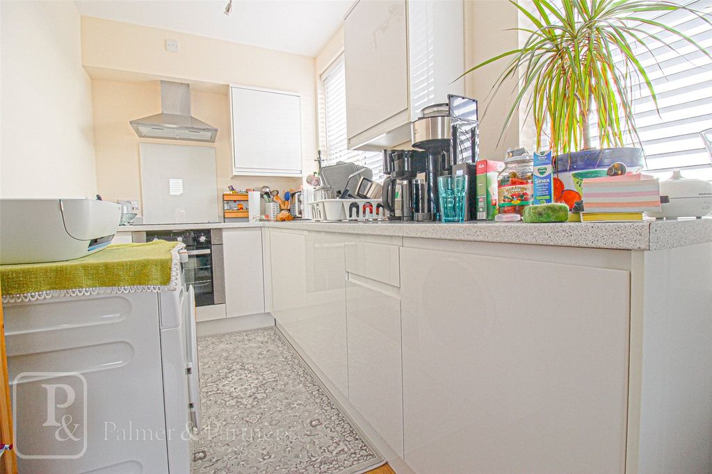 Property photo 2 of 6 Kitchen
