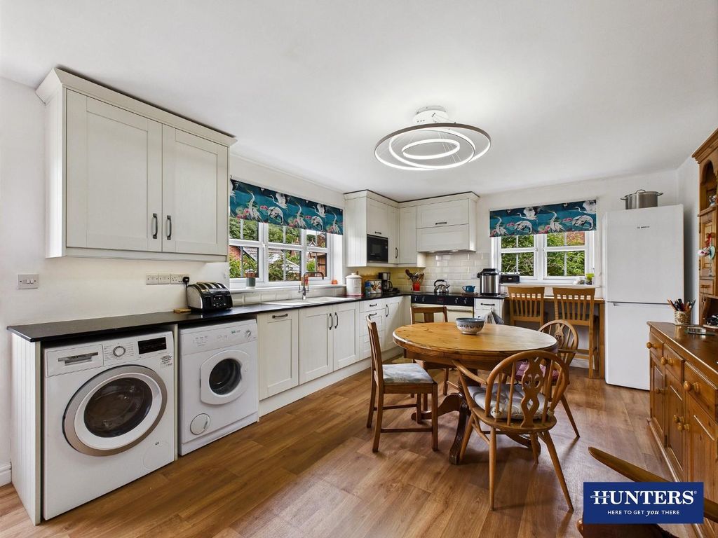 Property photo 2 of 22 Dining Kitchen