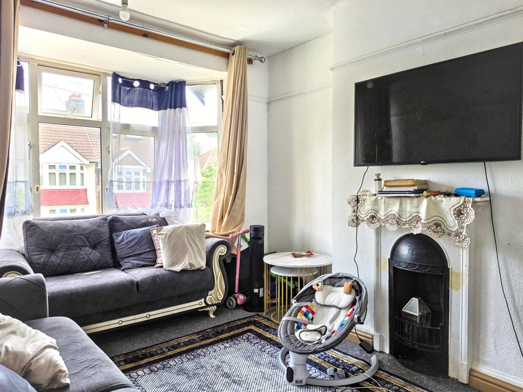 Property photo 3 of 11