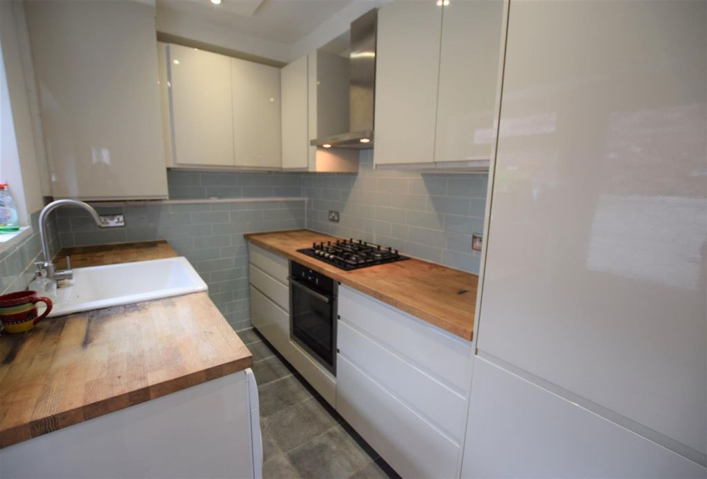 Property photo 2 of 14 Kitchen