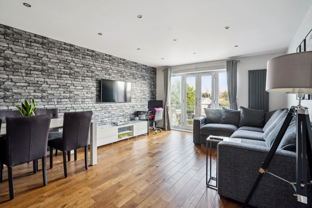 Property photo 2 of 11