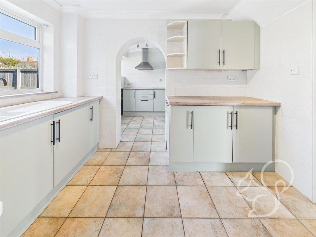 Property photo 2 of 19 Kitchen