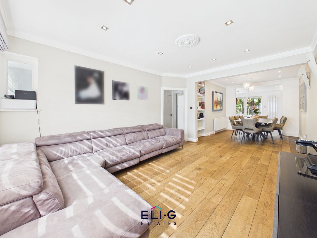 Property photo 1 of 19 4 Bed End Terrace For Sale Hillview Gardens, London Nw4