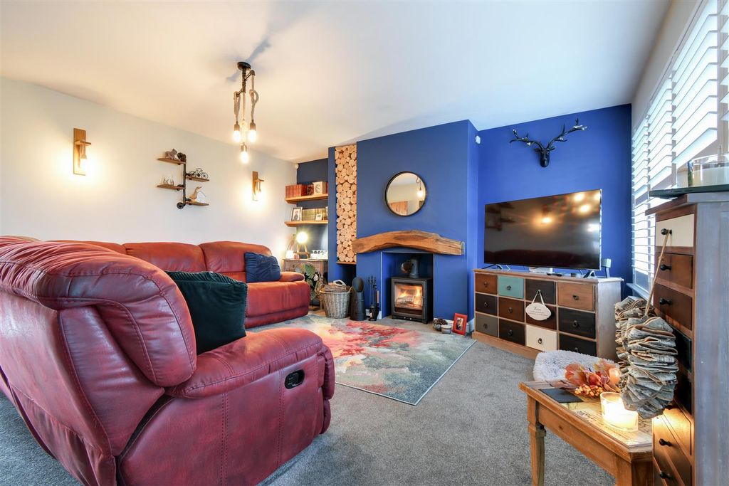 Property photo 2 of 33 Living Room