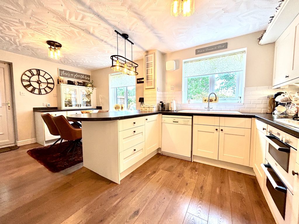 Property photo 3 of 21 Img_1134