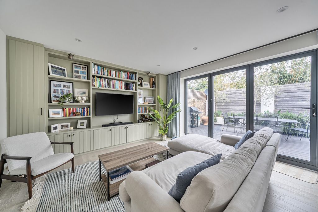 Property photo 2 of 13 1432308-10-69c657...