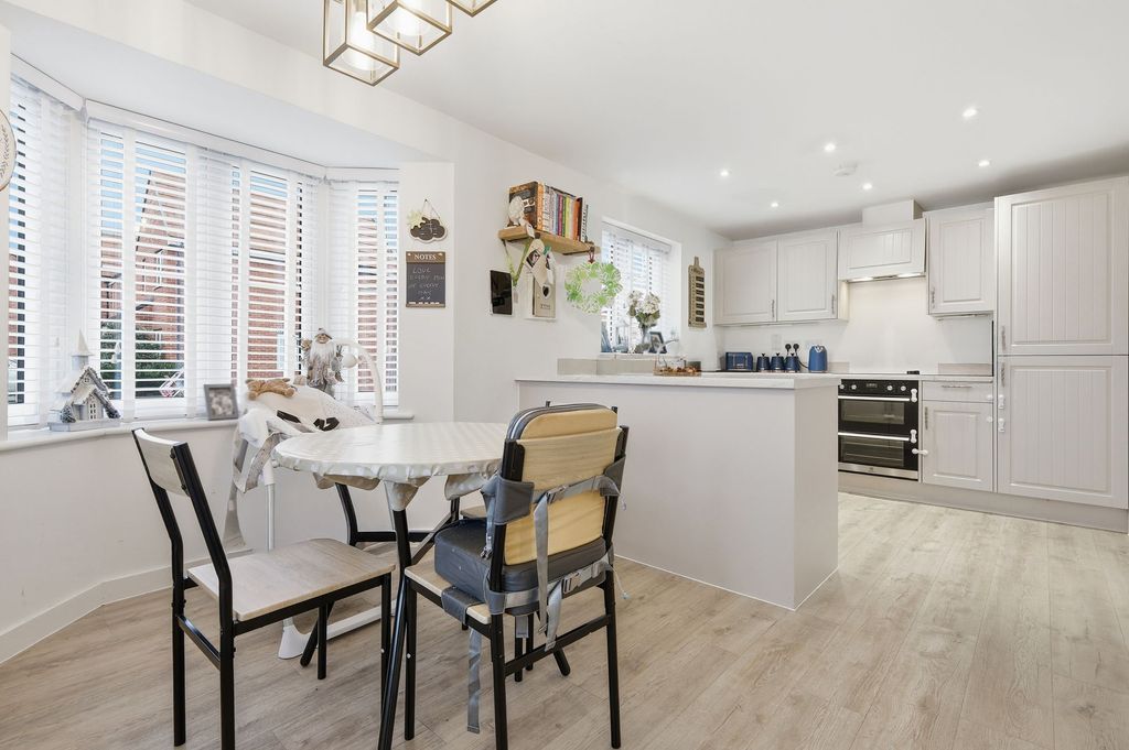 Property photo 2 of 17 Kitchen/Diner