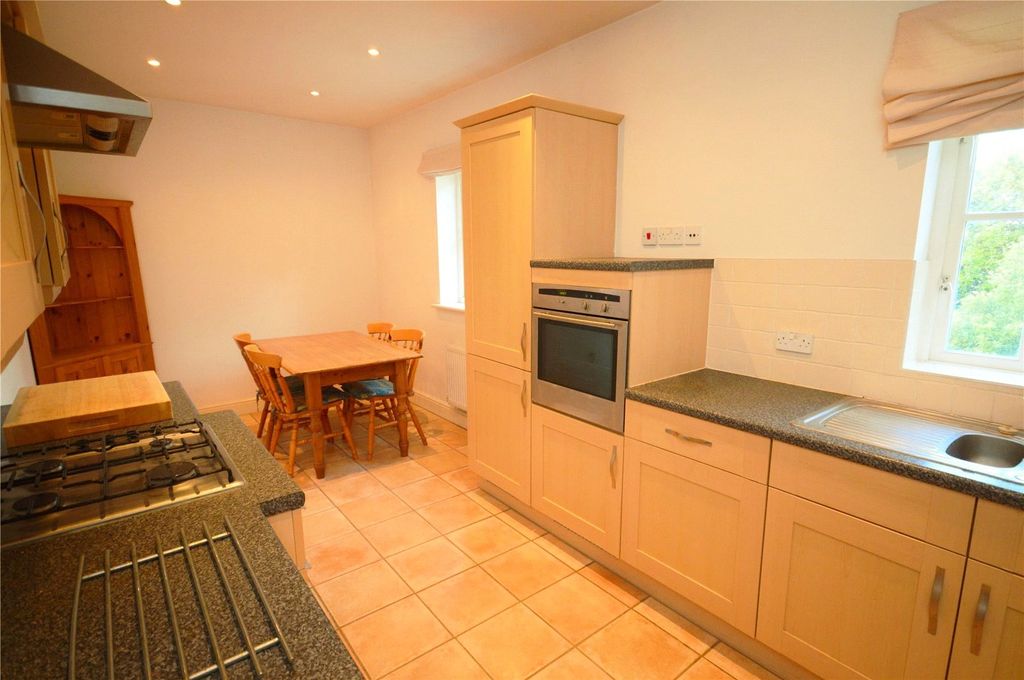 Property photo 2 of 8 Picture No. 12