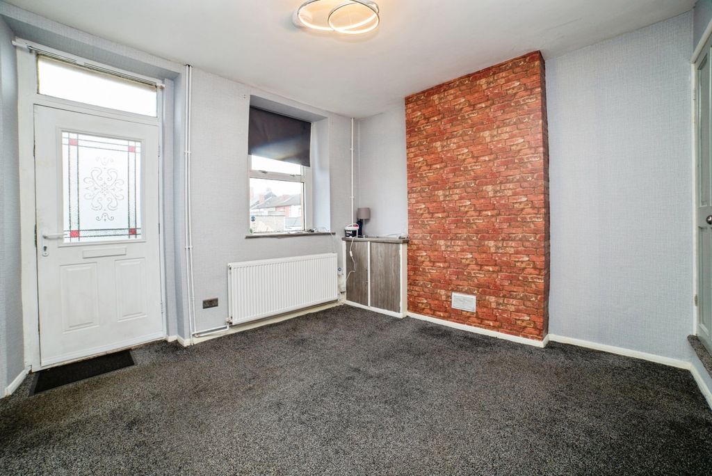 Property photo 3 of 18 Lounge