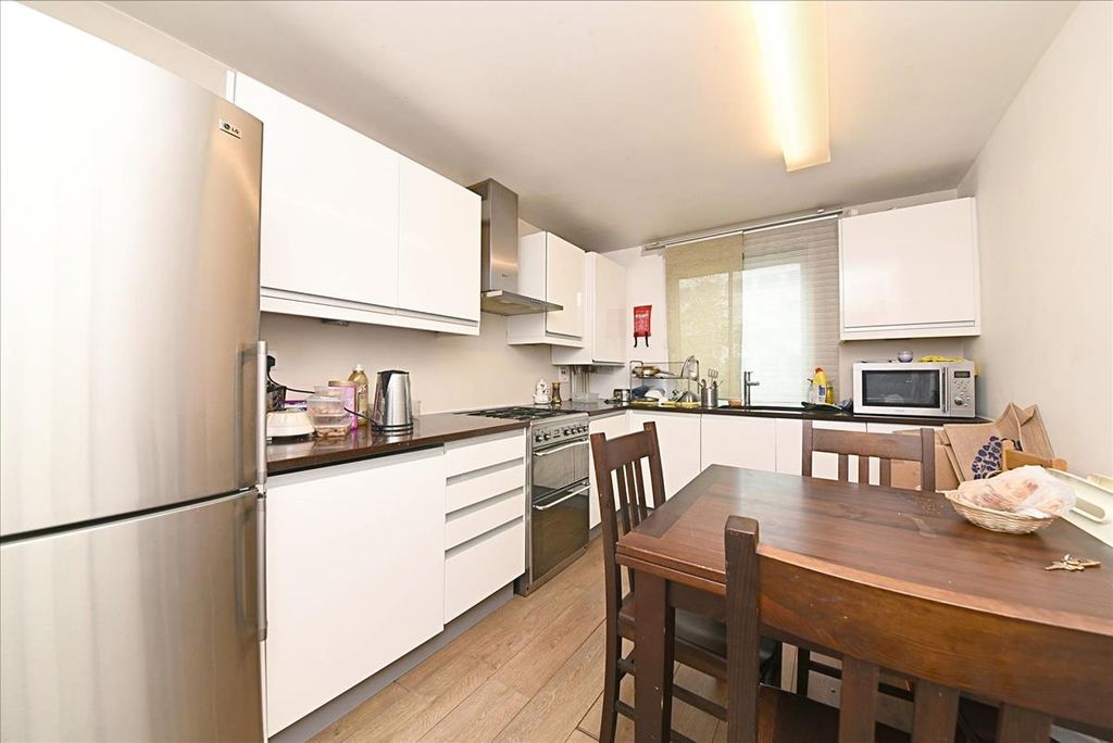 Property photo 3 of 5