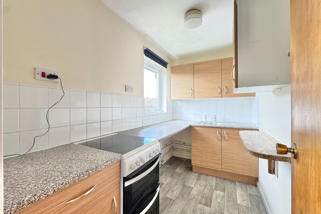 Property photo 3 of 11 Kitchen
