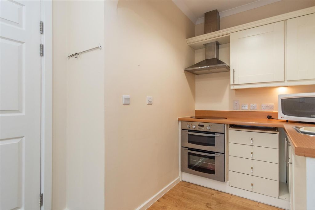 Property photo 3 of 15 Kitchen
