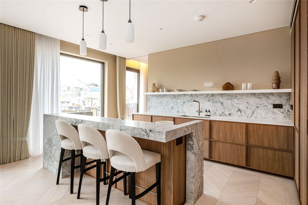 Property photo 3 of 14 Kitchen