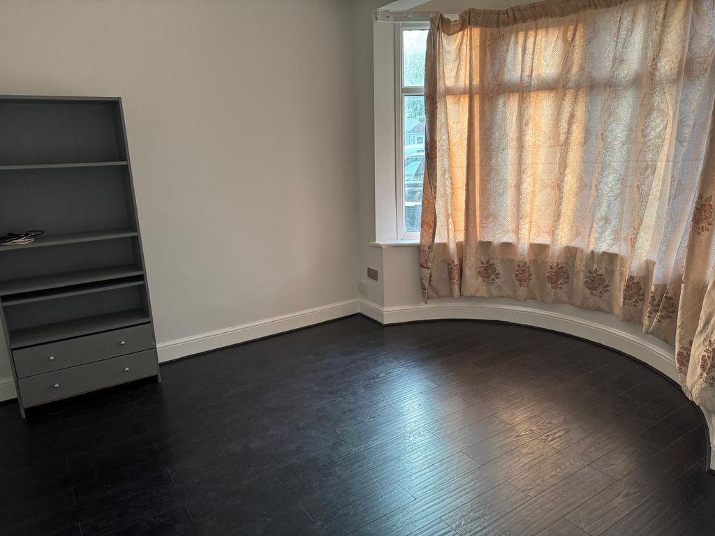 Property photo 3 of 11 Gallery