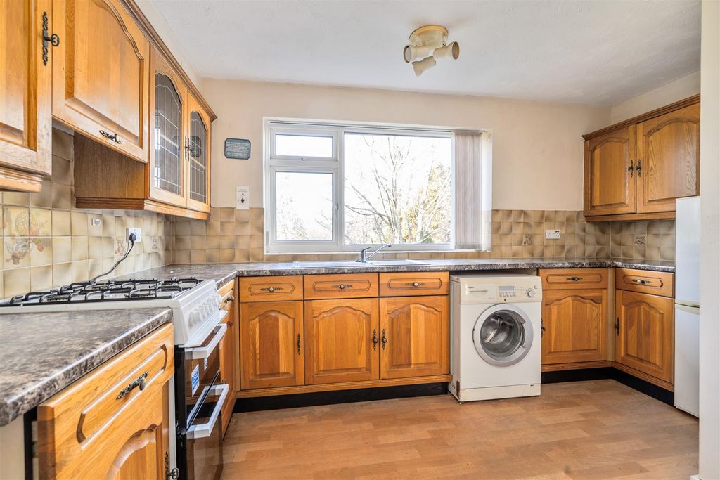 Property photo 3 of 12 6 Keresley Close_2.Jpg