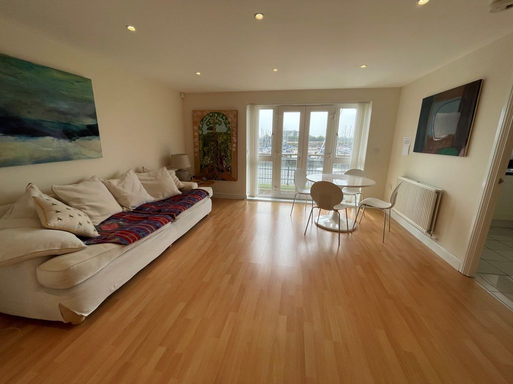Property photo 3 of 13 Flat 21 County Wharf Lounge 1