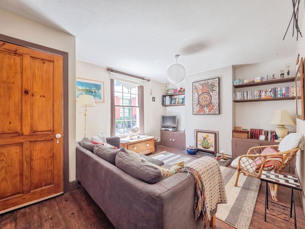 Property photo 2 of 17