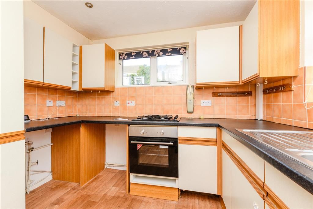 Property photo 2 of 11 Kitchen