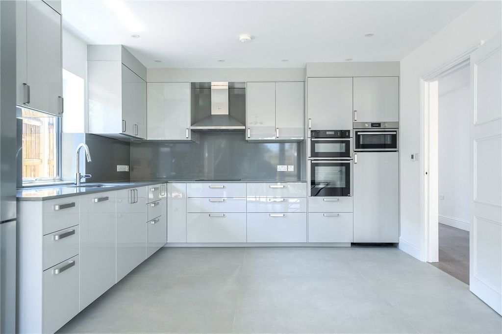 Property photo 2 of 18 Picture No. 02