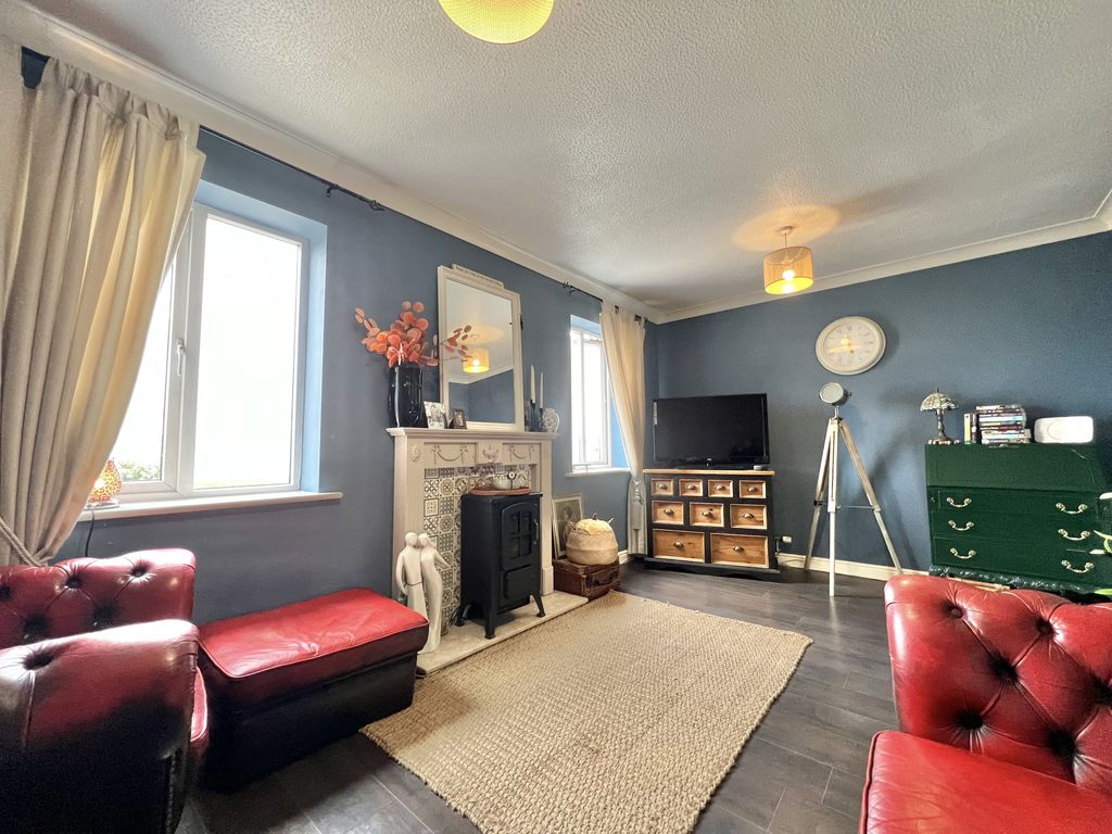 Property photo 2 of 21