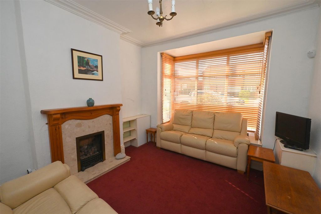 Property photo 2 of 23 Lounge.Jpg