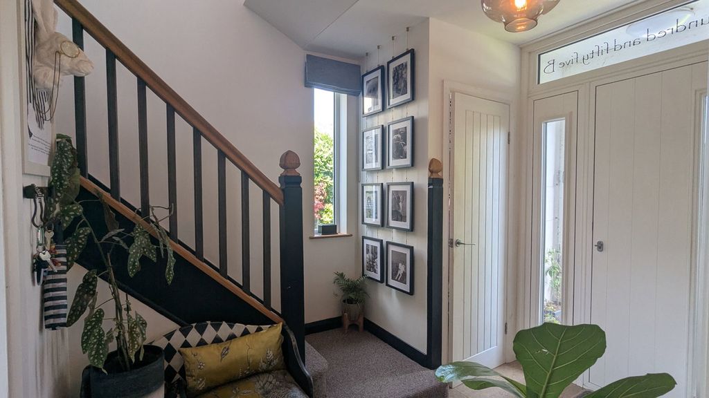 Property photo 2 of 25