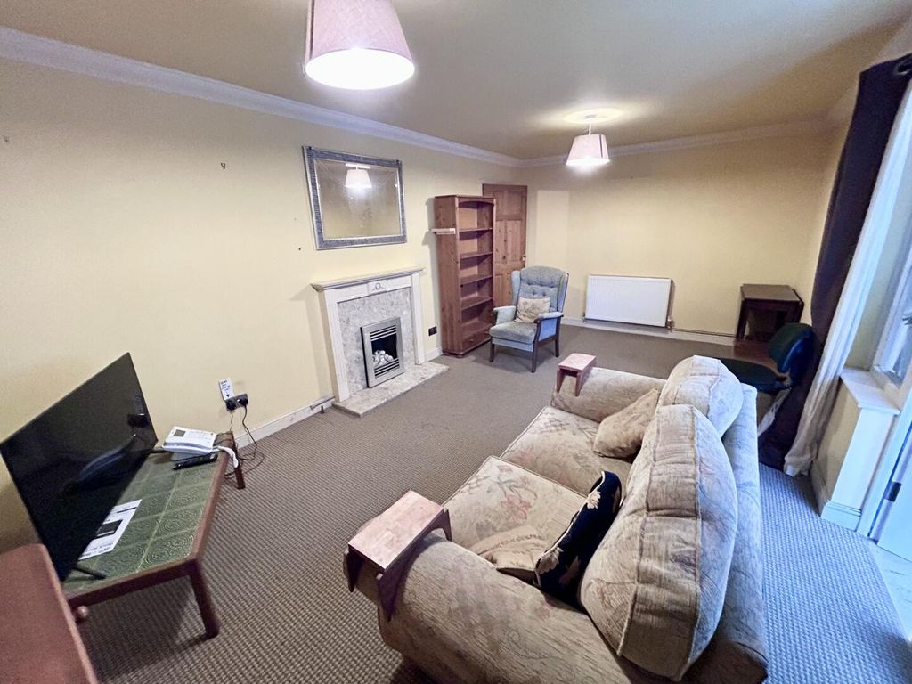 Property photo 3 of 11 Living Room