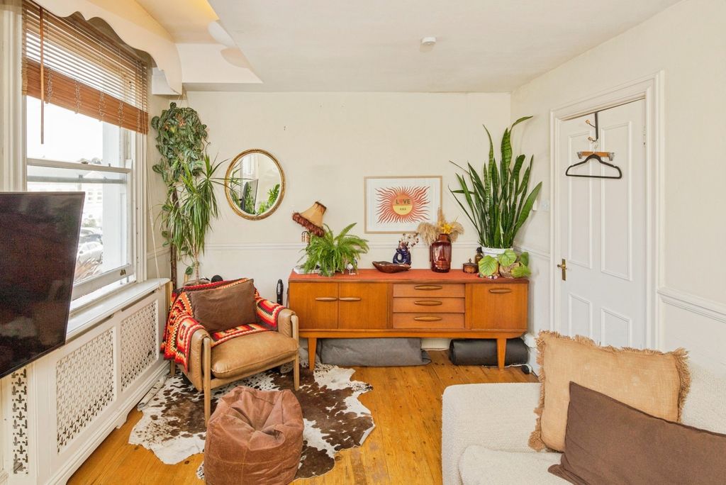 Property photo 2 of 12 Pbox-Img.Jpg
