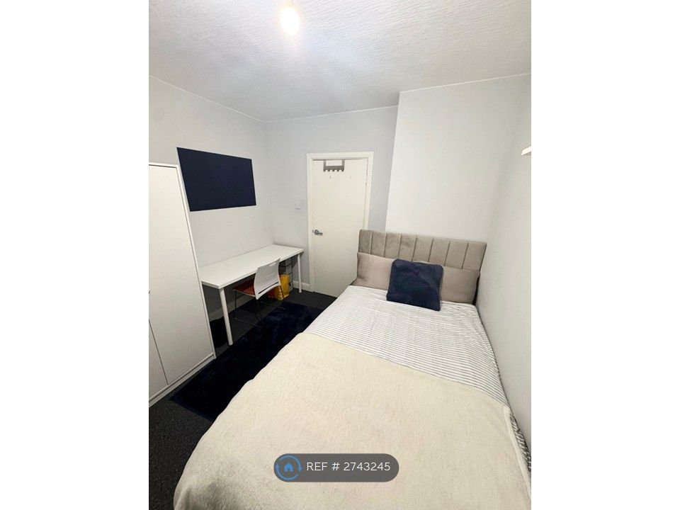 Property photo 1 of 13 Room 4 Double Road View