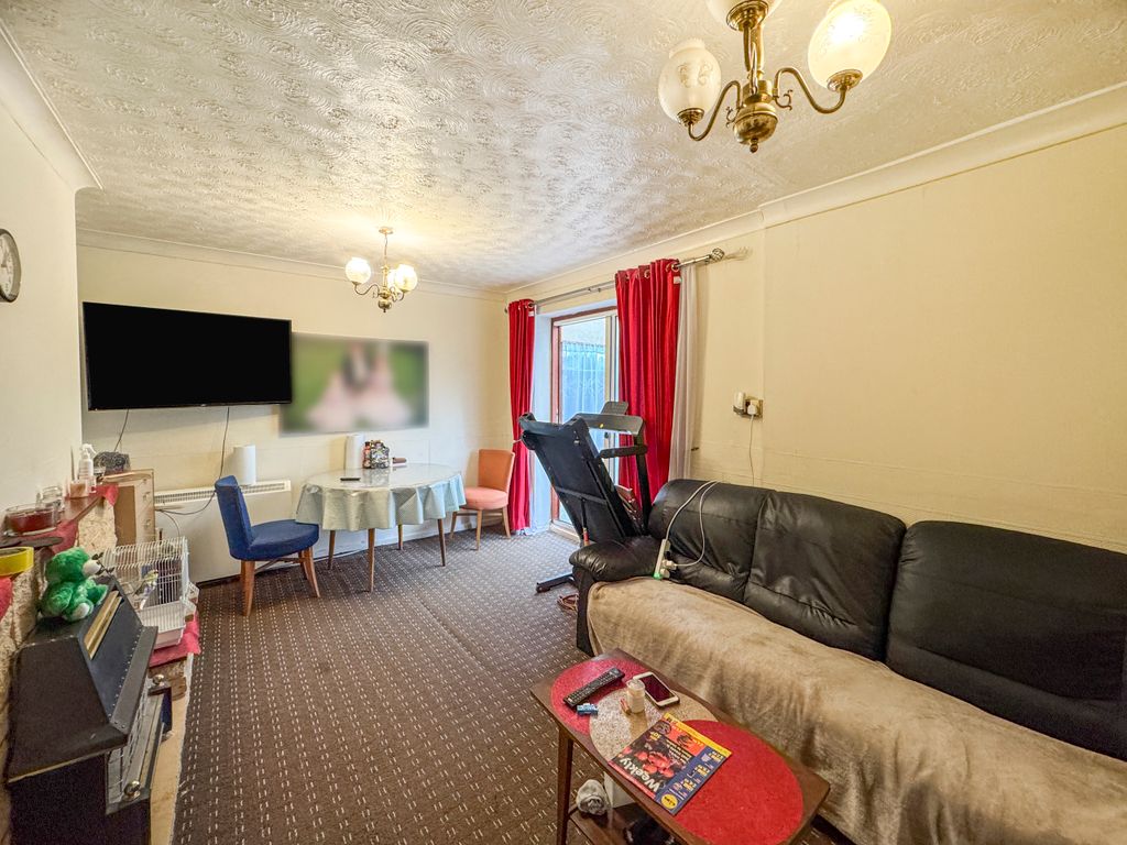 Property photo 3 of 11 Rear Reception