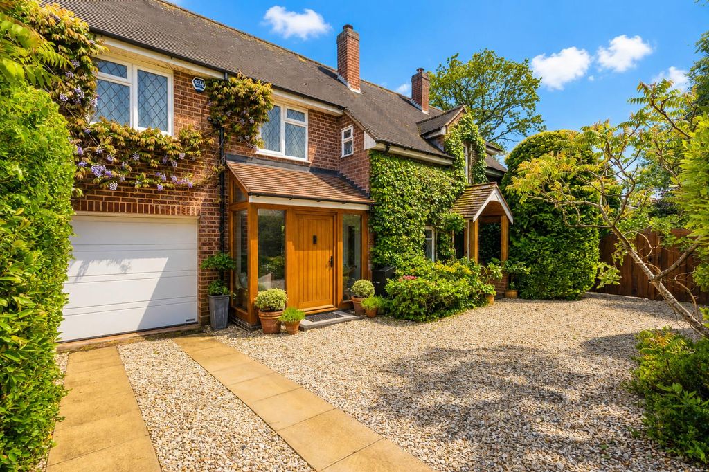 Property photo 1 of 29 23 Woodchester Road_10.Jpg