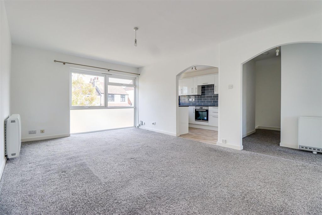 Property photo 3 of 19
