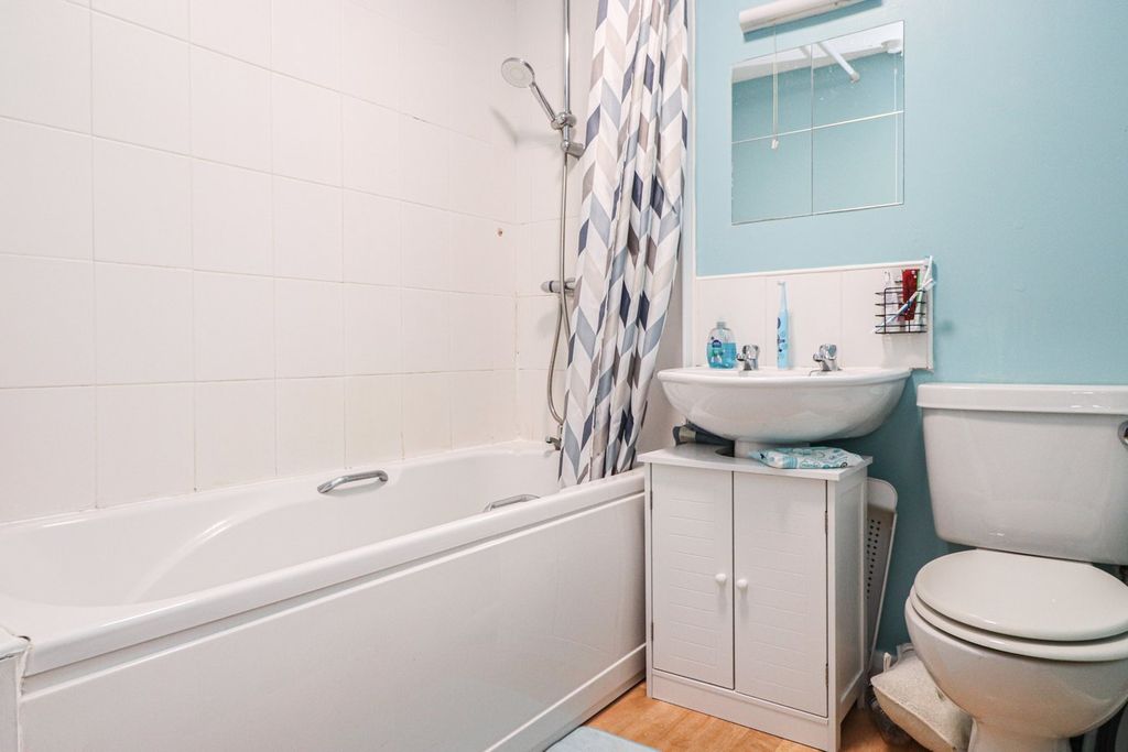 Property photo 3 of 13 Bathroom