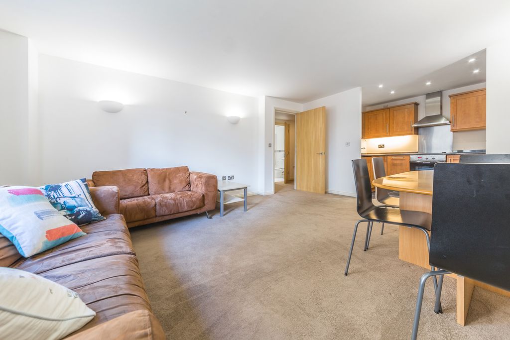 Property photo 2 of 8 Photo 4