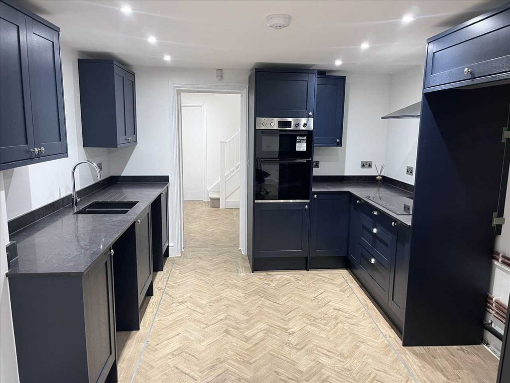 Property photo 3 of 12 Kitchen