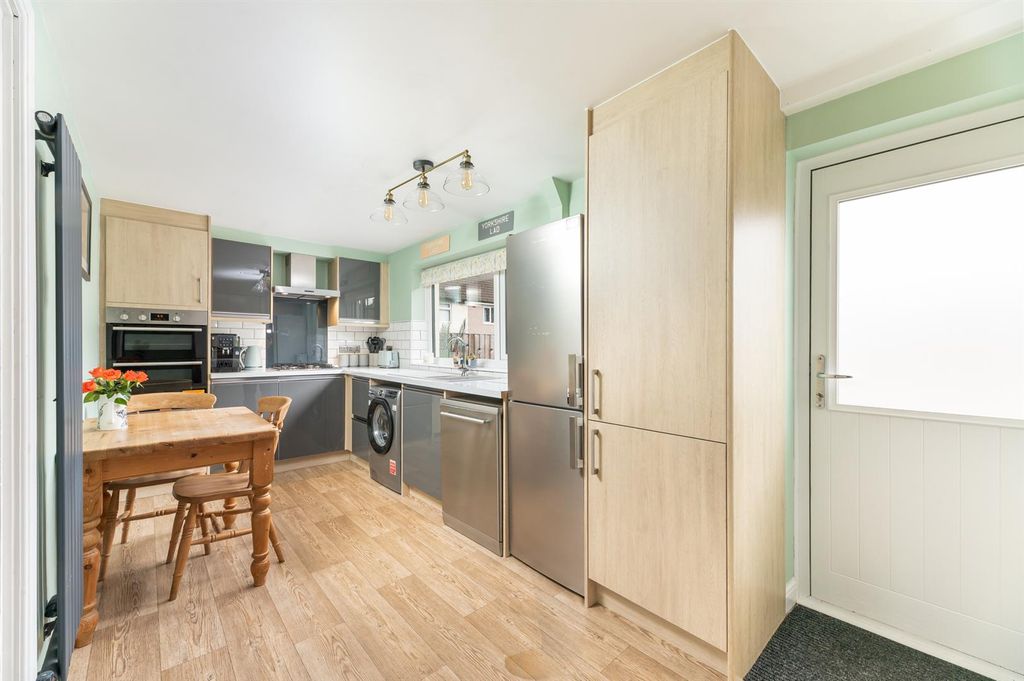 Property photo 3 of 24 Dining Kitchen