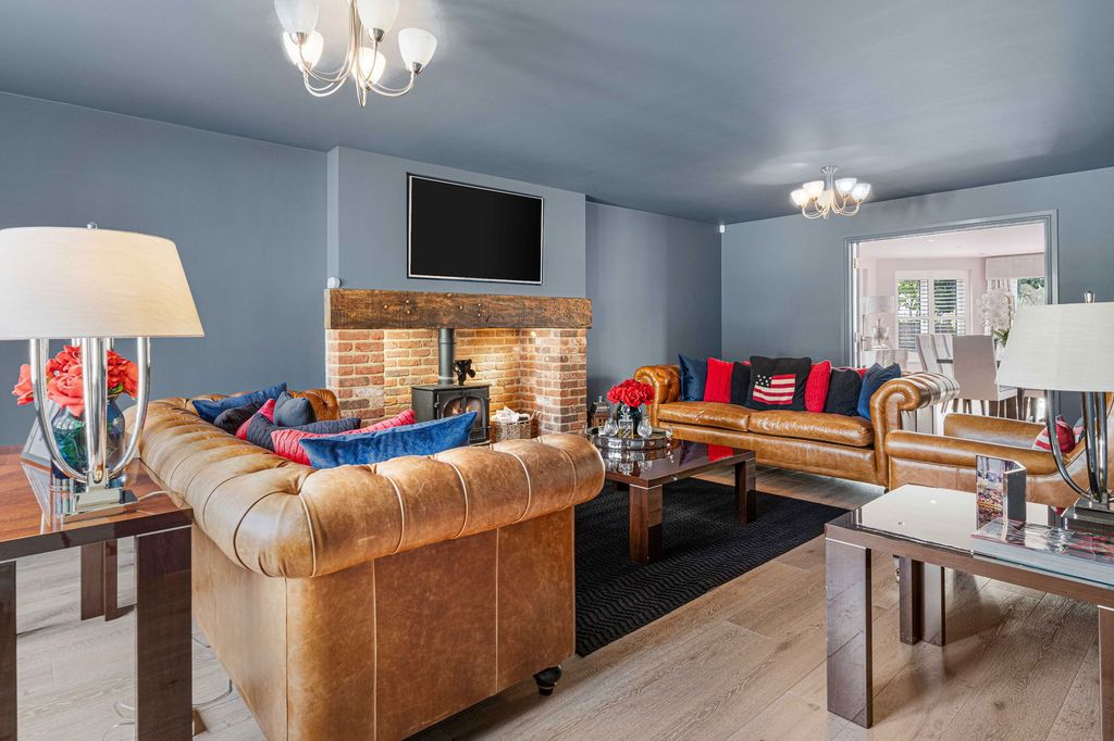 Property photo 2 of 62