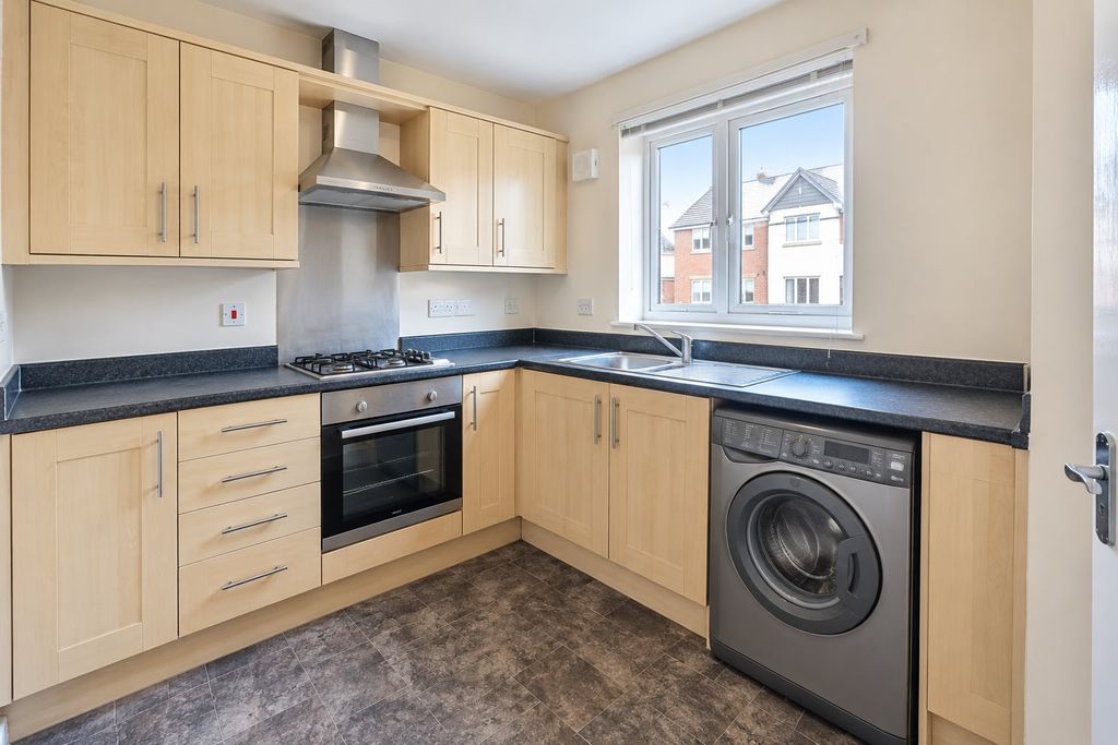 Property photo 2 of 6 Kitchen