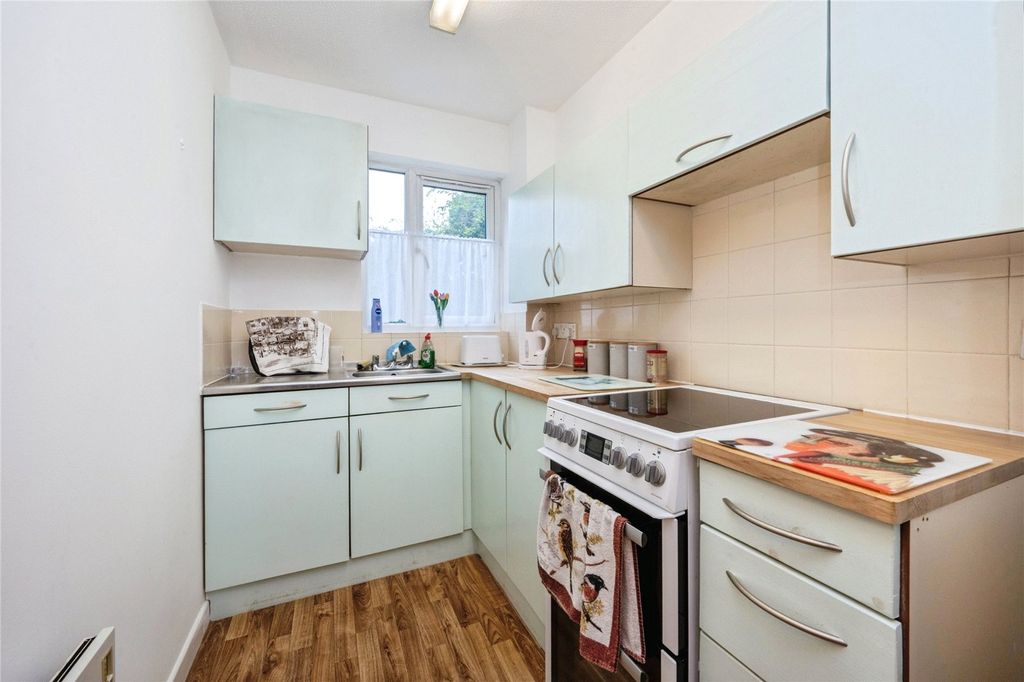Property photo 3 of 10 Kitchen