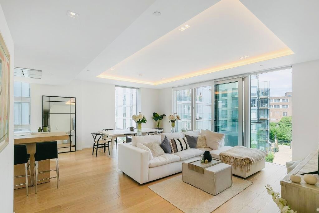 Property photo 2 of 6 Living-Room