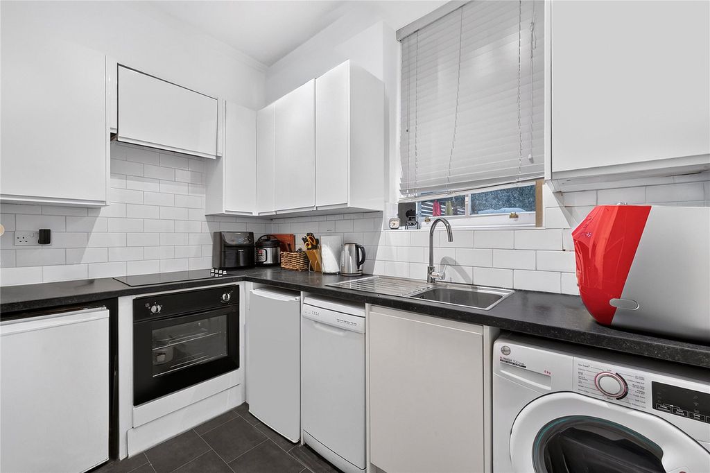 Property photo 2 of 10 Kitchen