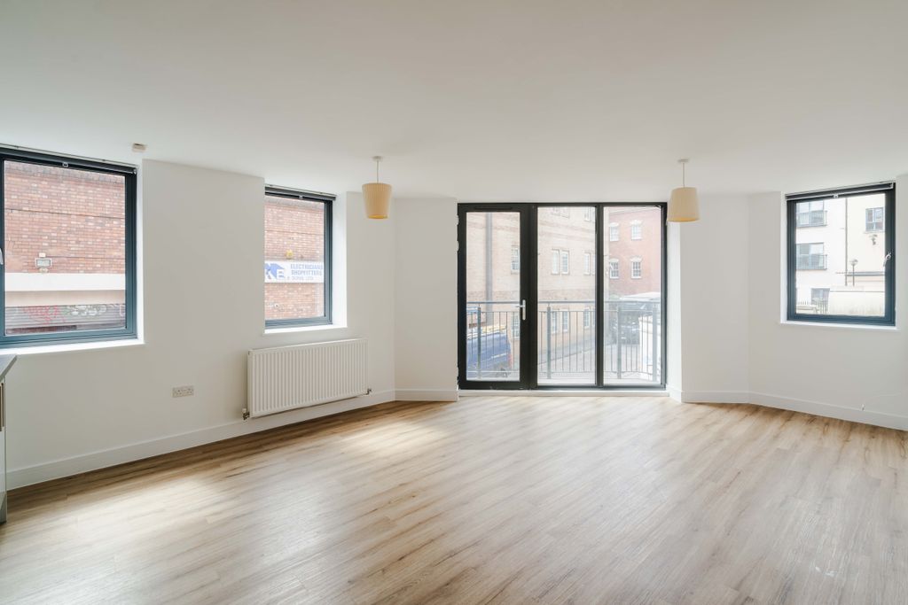 Property photo 2 of 12 6
