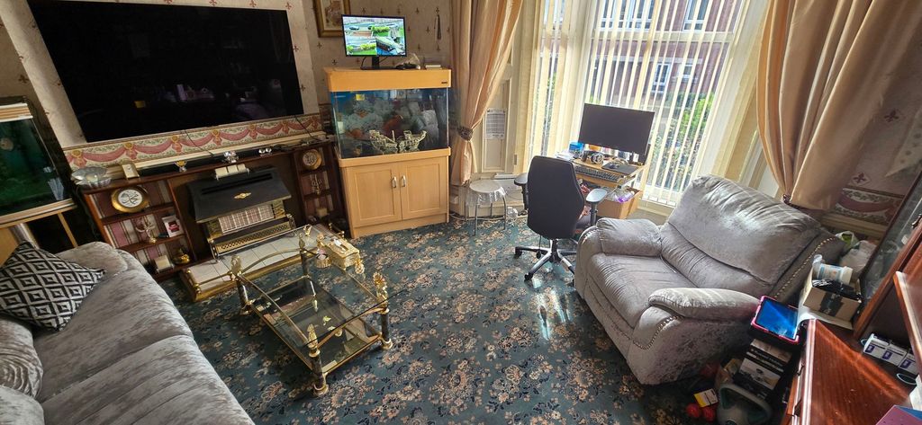 Property photo 2 of 17