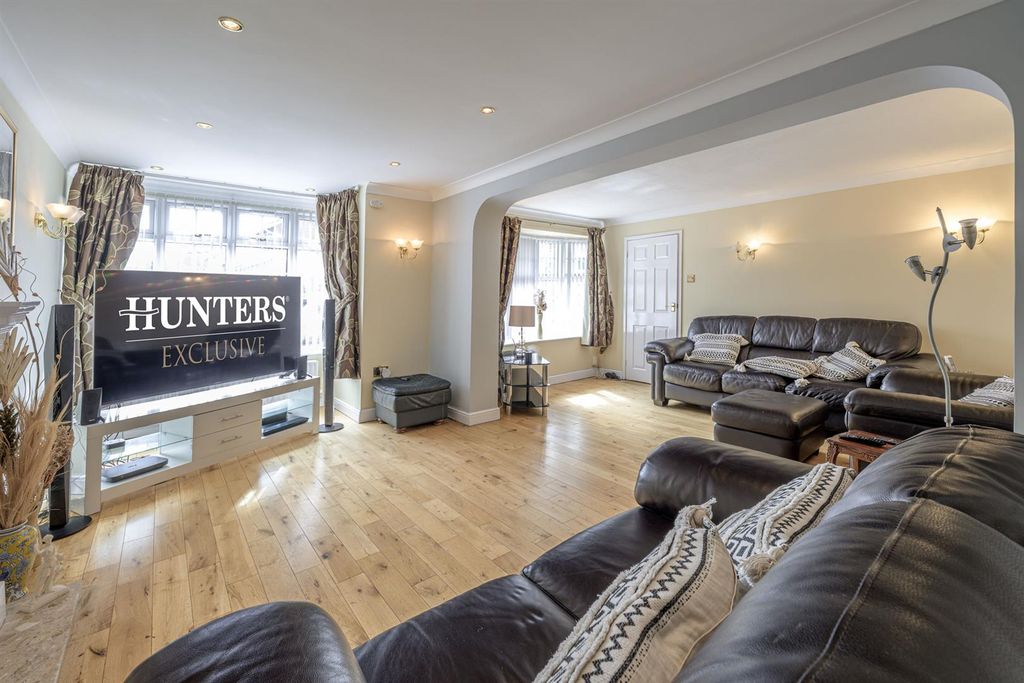 Property photo 3 of 31