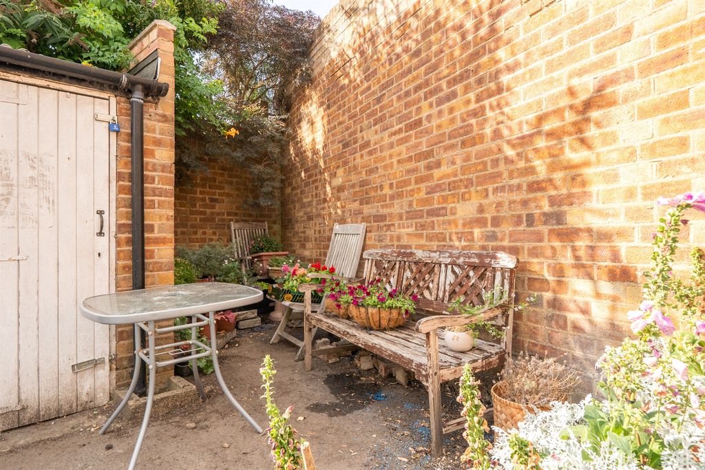 Property photo 2 of 10