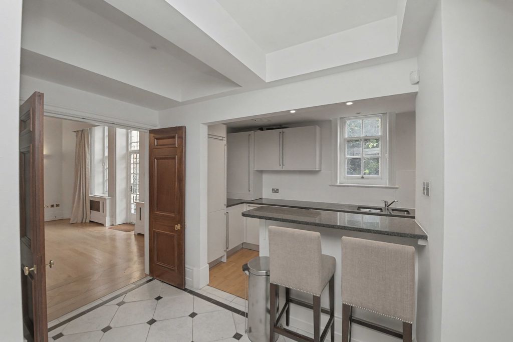 Property photo 3 of 26 Flat 1, 10 Eaton Gate, Belgravia, Sw1W 9Bj