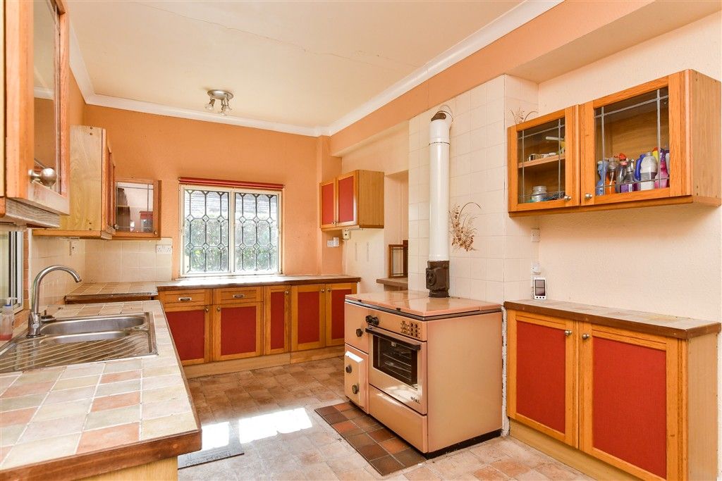 Property photo 2 of 11 Kitchen