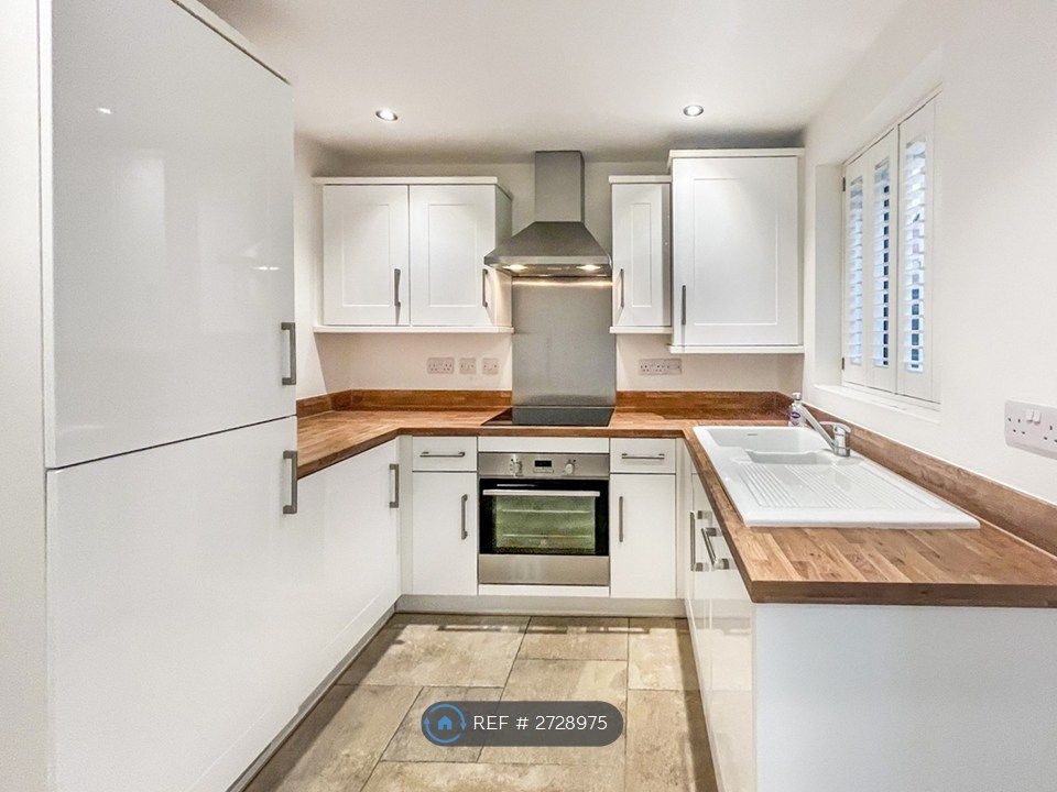 Property photo 2 of 15 Kitchen