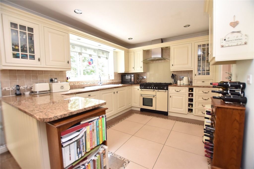 Property photo 3 of 33 Picture No. 46